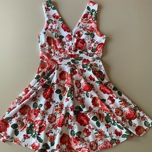 V Neck Floral Dress *size medium*